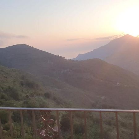 Apartamento Casa Vacanze Al Borgo Antico Aieta Exterior foto