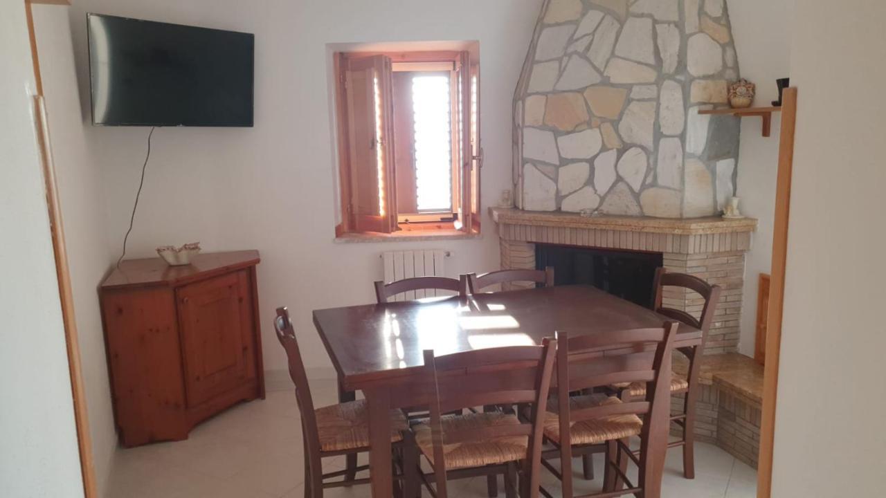Apartamento Casa Vacanze Al Borgo Antico Aieta Exterior foto