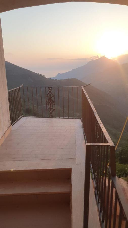 Apartamento Casa Vacanze Al Borgo Antico Aieta Exterior foto