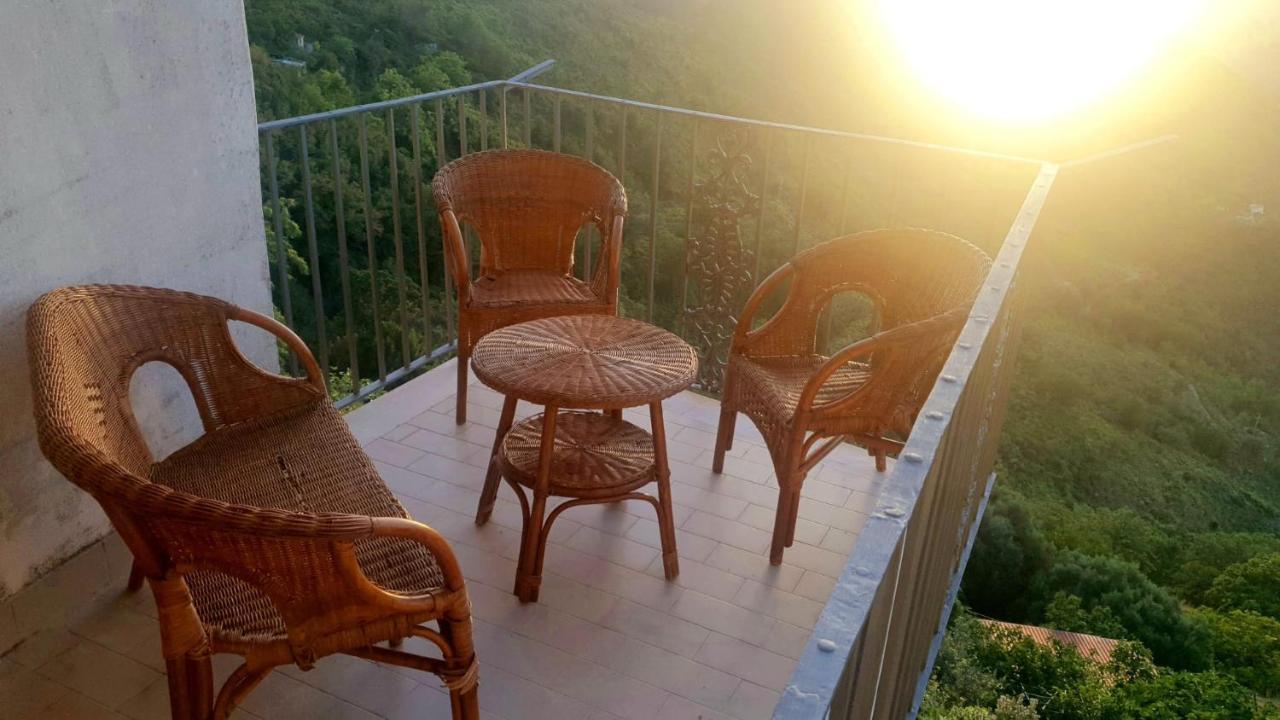 Apartamento Casa Vacanze Al Borgo Antico Aieta Exterior foto